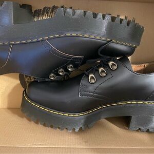 Dr. Martens Womens Leona Low Platform Shoe size 9